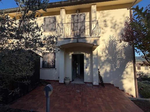 casa indipendente in vendita ad Amelia