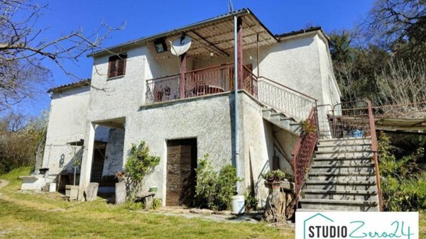 casa indipendente in vendita ad Amelia