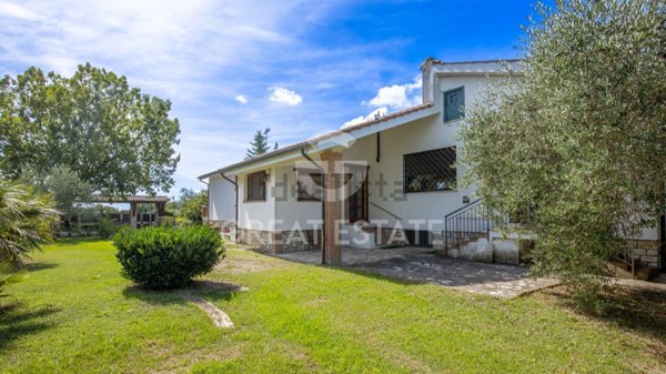 casa indipendente in vendita ad Amelia