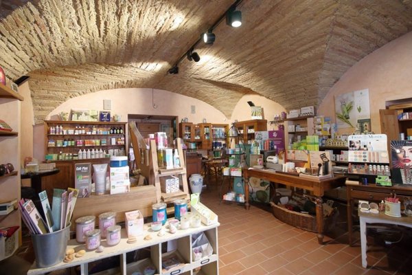 locale commerciale in vendita ad Amelia