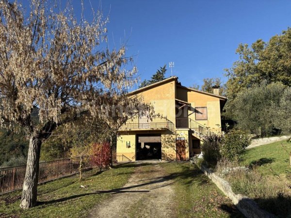 casa indipendente in vendita ad Amelia