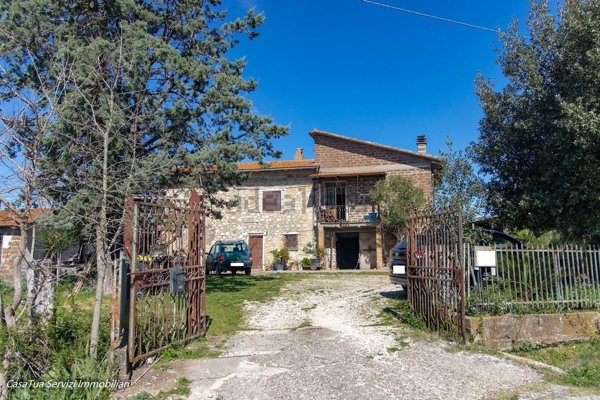 casale in vendita ad Amelia