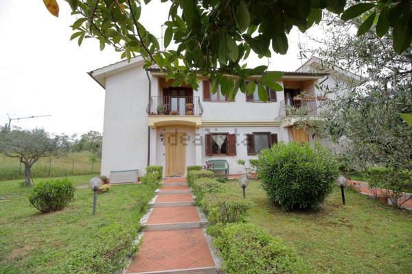 casa indipendente in vendita ad Amelia