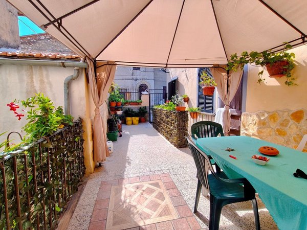 casa indipendente in vendita ad Amelia