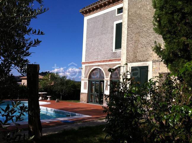 casa indipendente in vendita ad Amelia