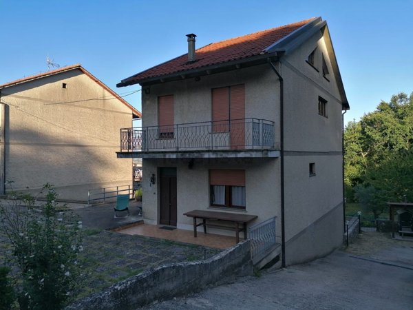 casa indipendente in vendita ad Amelia