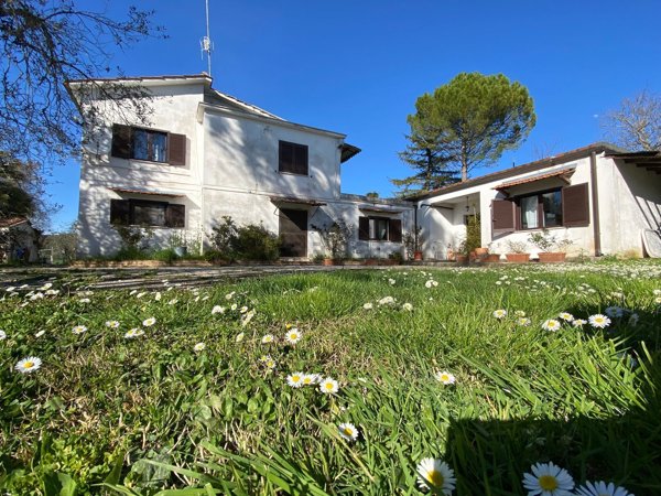 casa indipendente in vendita ad Amelia