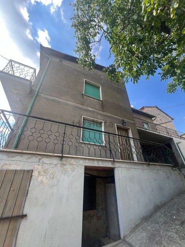 casa indipendente in vendita ad Amelia