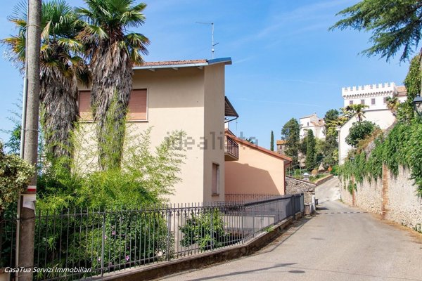 casa indipendente in vendita ad Amelia