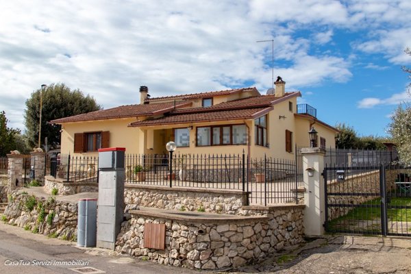 casa indipendente in vendita ad Amelia