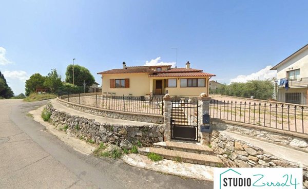 casa indipendente in vendita ad Amelia