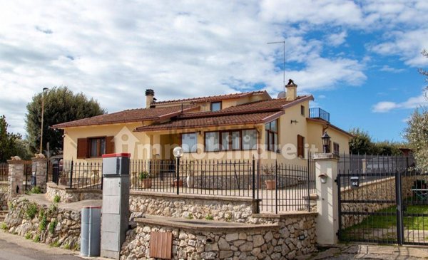 casa indipendente in vendita ad Amelia