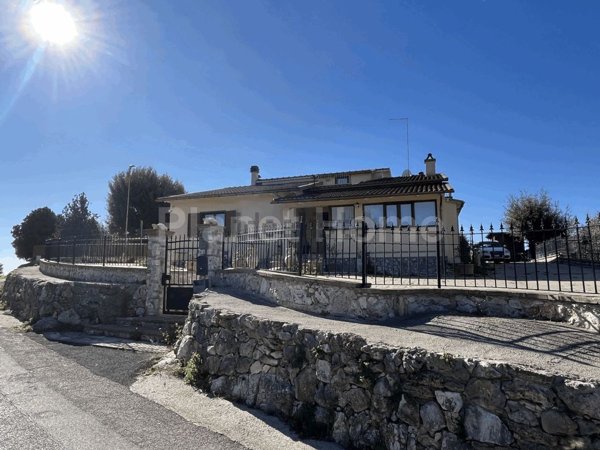 casa indipendente in vendita ad Amelia