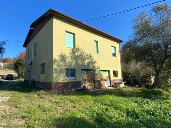 casa indipendente in vendita ad Amelia