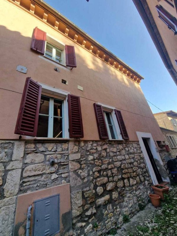 casa indipendente in vendita ad Amelia