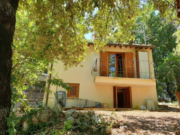 casa indipendente in vendita ad Amelia