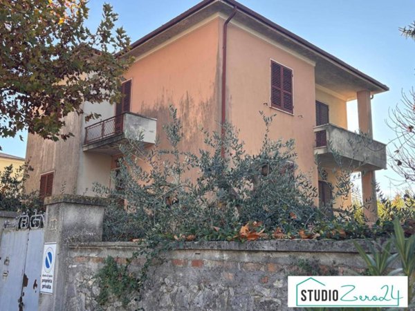 casa indipendente in vendita ad Amelia