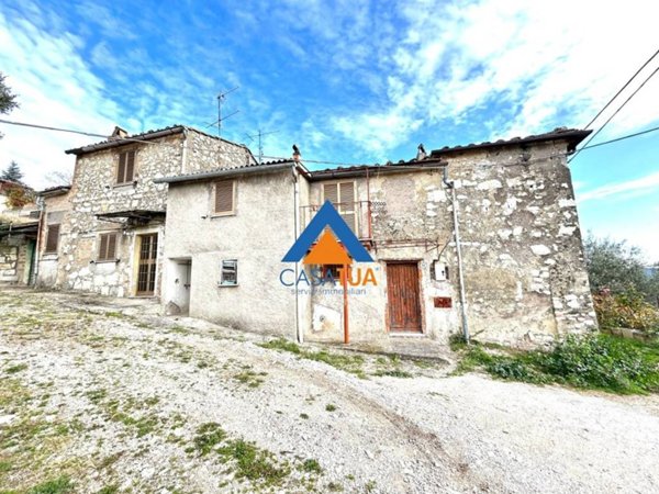 casa indipendente in vendita ad Amelia