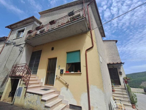 casa indipendente in vendita ad Amelia