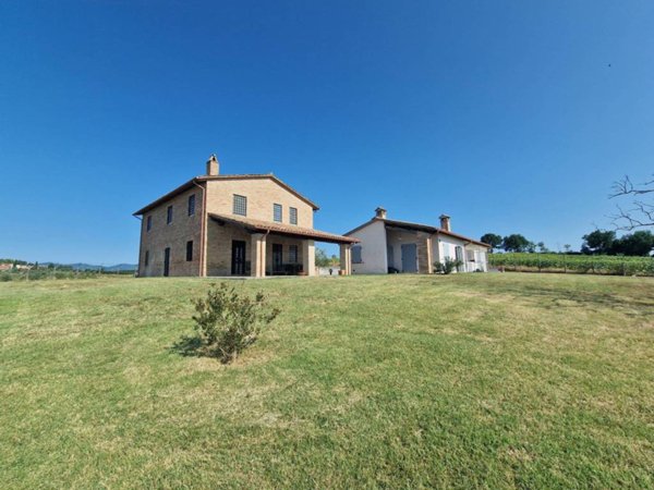 casa indipendente in vendita ad Amelia