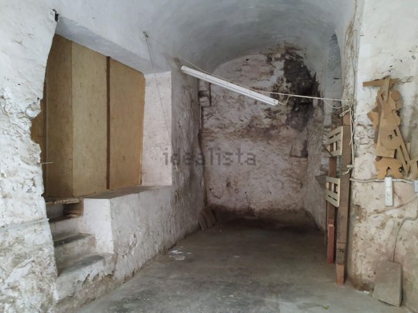 locale di sgombero in vendita ad Amelia