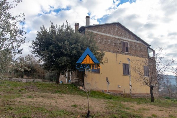 casa indipendente in vendita ad Amelia