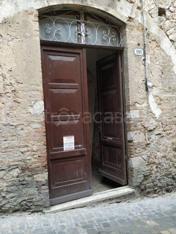 locale commerciale in vendita ad Amelia