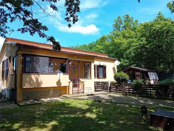 casa indipendente in vendita ad Amelia