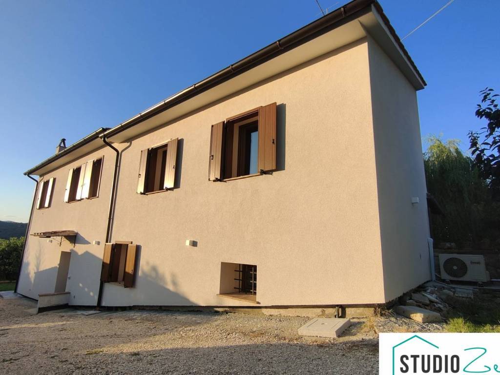 casa indipendente in vendita ad Amelia