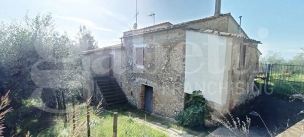casale in vendita ad Amelia
