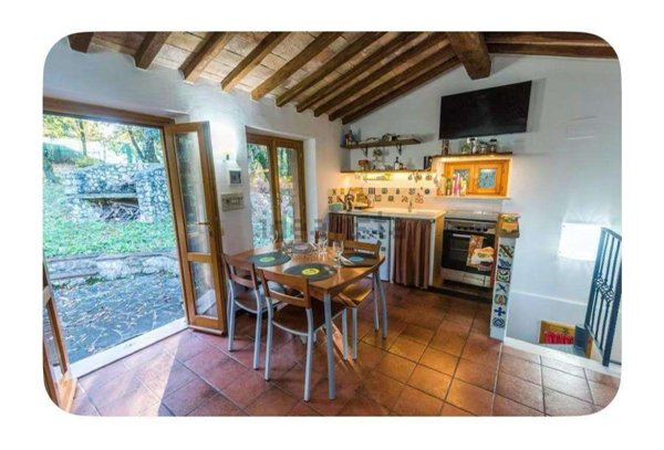 casa indipendente in vendita ad Amelia