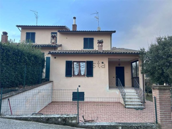 casa indipendente in vendita ad Amelia