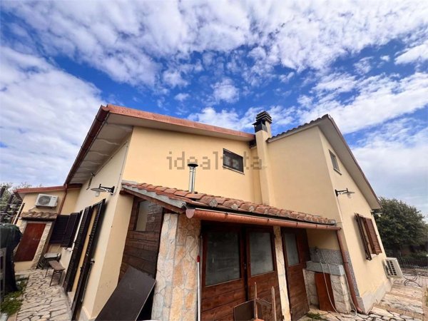 casa indipendente in vendita ad Amelia