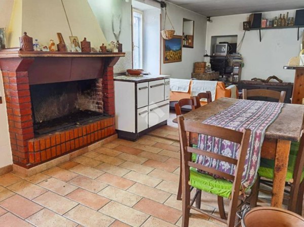 casa indipendente in vendita ad Amelia