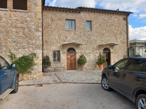 negozio in vendita ad Amelia