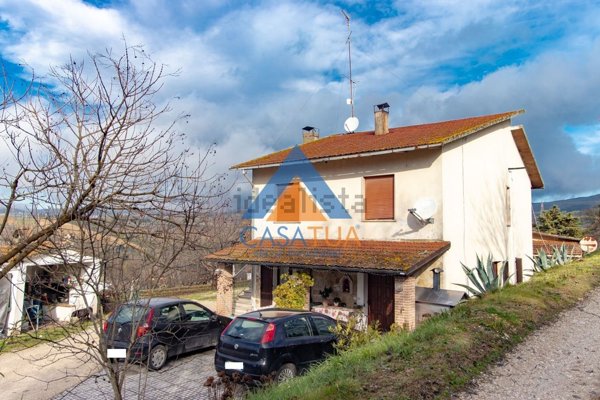 casa indipendente in vendita ad Amelia