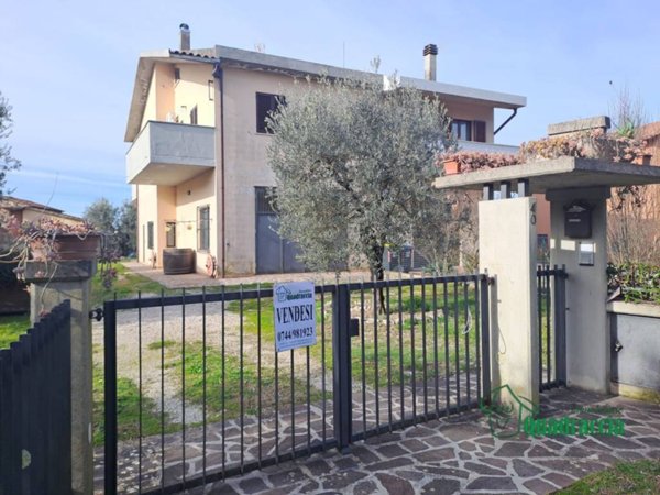 casa indipendente in vendita ad Amelia