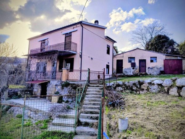 casa indipendente in vendita ad Amelia