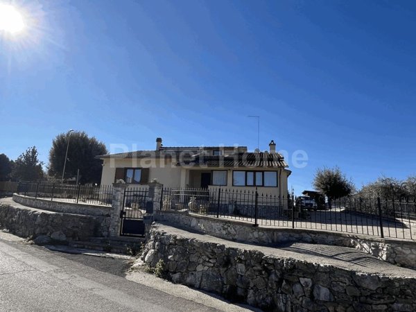 casa indipendente in vendita ad Amelia