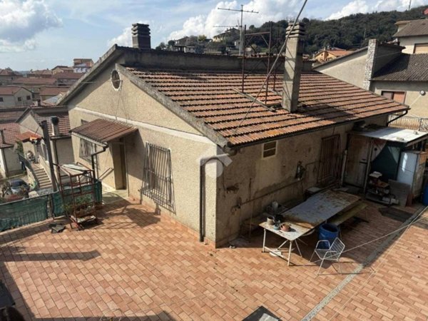 casa indipendente in vendita ad Amelia