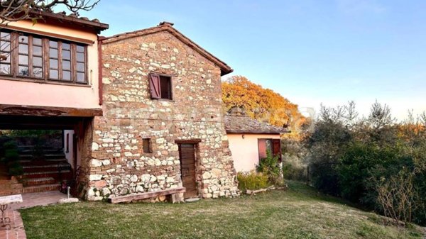 casale in vendita ad Amelia