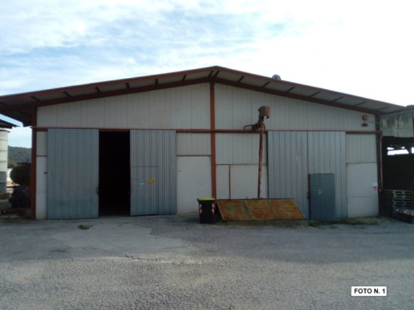 locale di sgombero in vendita ad Amelia