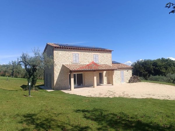 casa indipendente in vendita ad Amelia