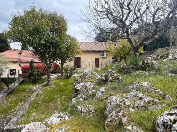 casa indipendente in vendita ad Amelia