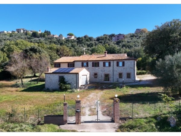 casa indipendente in vendita ad Amelia