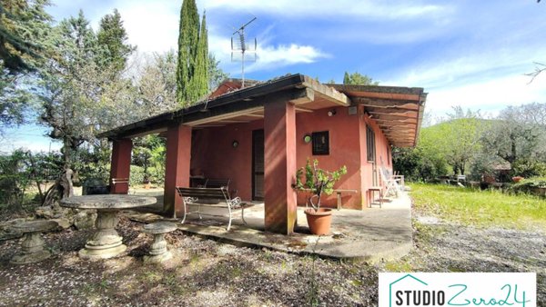 casa indipendente in vendita ad Amelia