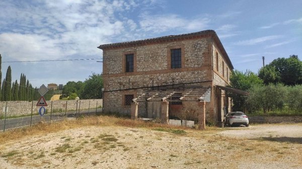 locale di sgombero in vendita ad Amelia