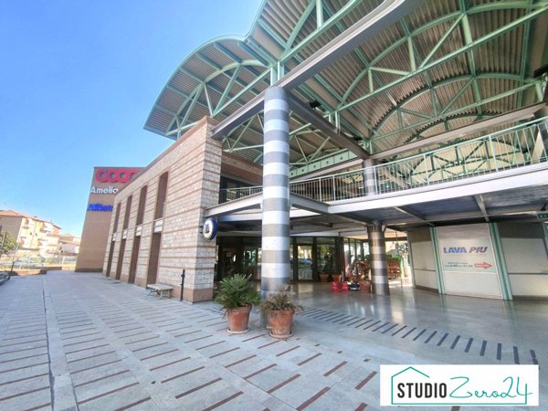 locale commerciale in vendita ad Amelia