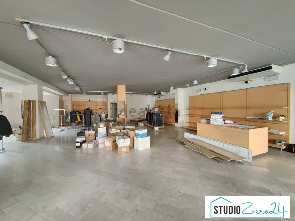 locale commerciale in vendita ad Amelia