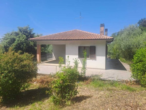 casa indipendente in vendita ad Amelia
